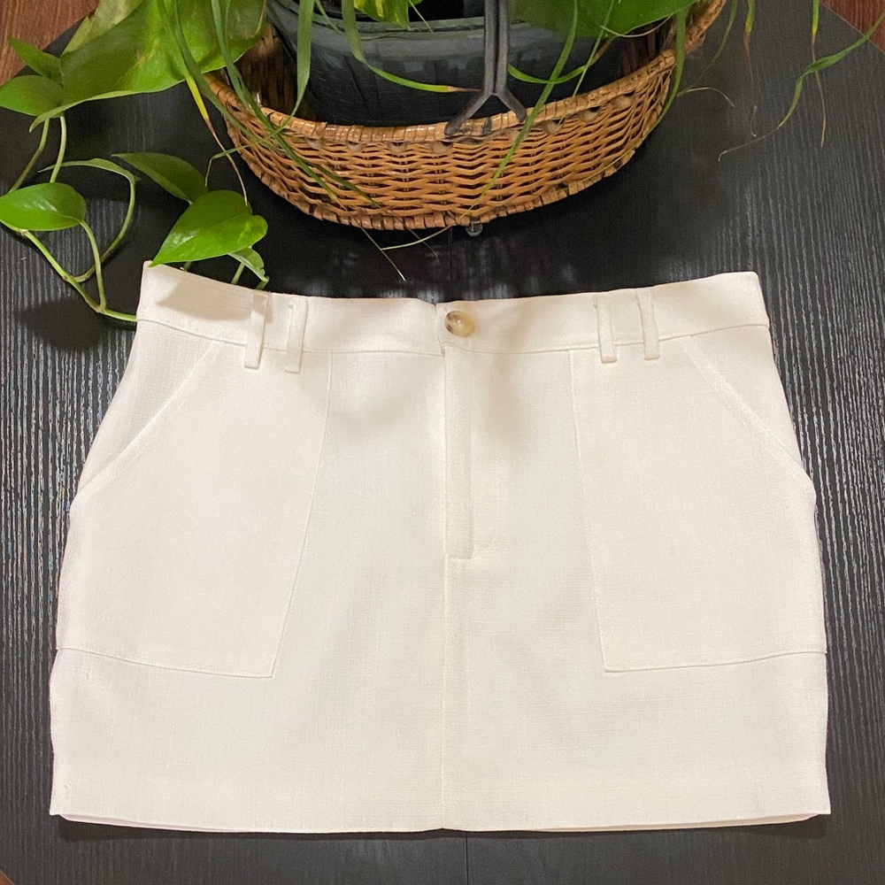 Needii Elegant White Mini Skirt